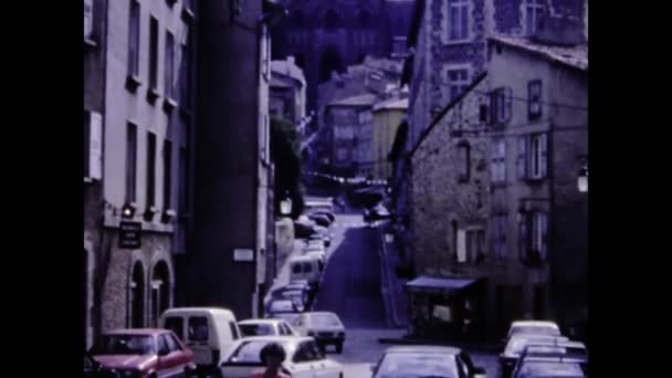 Pirineos Francia Junio 1993 Pirineos Escena Ciudad Con Gente Tráfico — Vídeos de Stock