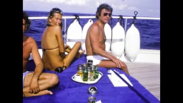 Bardolino Italie Juin 1973 Yacht Vacances Pour Les Riches Scène — Video