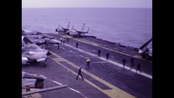 Giza Egypt May 1980 Military Aircraft Carrier Ship Scene 80S — Stock Video