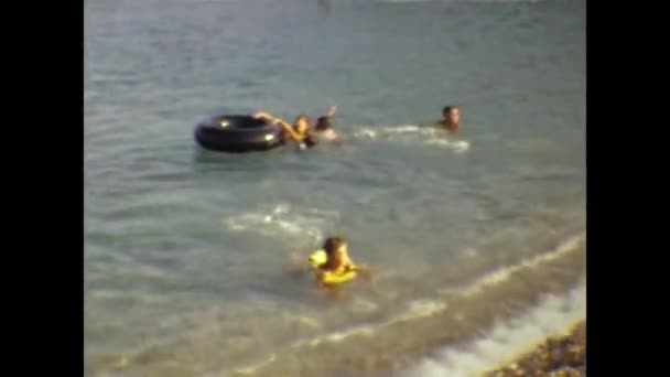 Barcelona Spain June 1979 Children Sea Vacation Memories Scene 70S — Stock Video