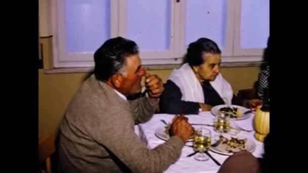 Ravenna Włochy Czerwiec 1973 Rodzinny Obiad Domu Latach Tych — Wideo stockowe