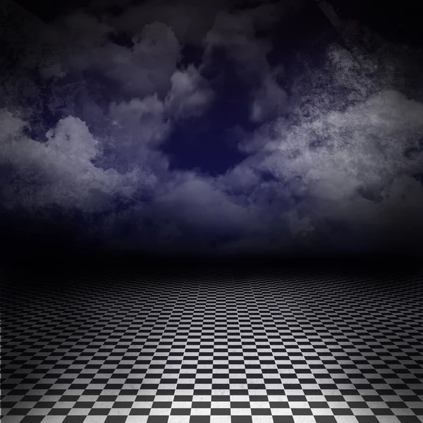 Lege, donkere, psychedelische artistieke afbeelding met zwarte en witte checker vloer op de grond en de straal van licht in bewolkt, donker denim blauwe hemel. gotische, drama achtergrond voor poster of wonderland afbeelding. — Stockfoto