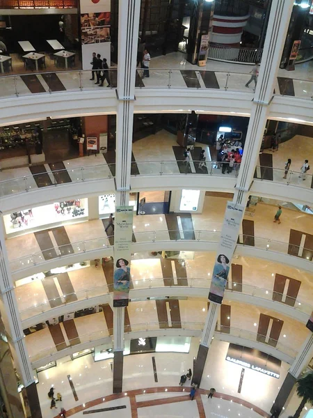 Centro comercial, almacenes, arquitectura, interior, diseño, moderno, lujoso, indonesia, ir de compras, plaza, Pacífico lugar jakarta — Foto de Stock