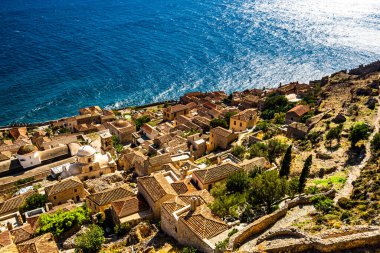 Monemvasia, Moreloponnese, Yunanistan 'daki Şehir manzarasına bak