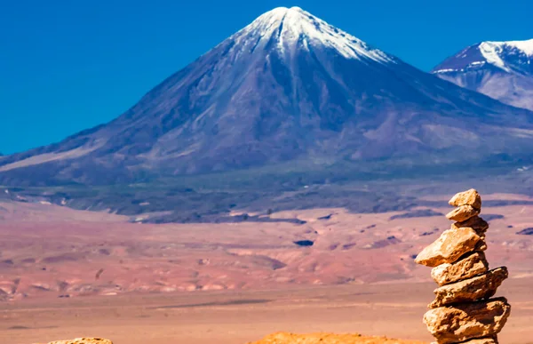 Vue Sur Pierres Friont Volcanoe Licancabur Moon Valley Désert Atacama — Photo