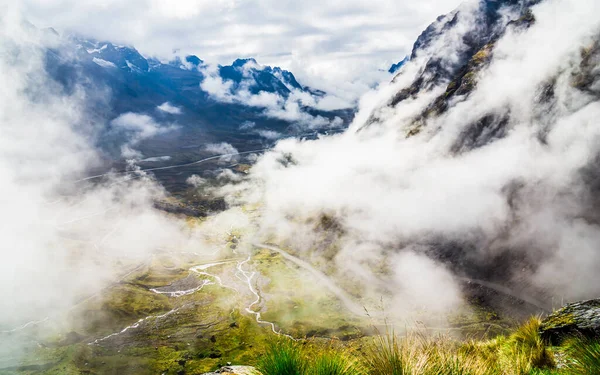 Foggy Mountain Ath Death Road Bolivia High Quality Photo — Stockfoto