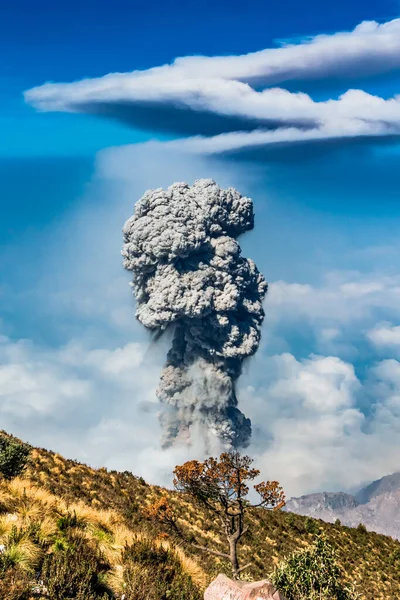 Извержение Вулкана Сантьягито Санта Мария Кетцальтенанго Гватемале Высокое Качество Фото — стоковое фото