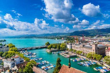 Zürih şehir merkezinin ve İsviçre 'nin Zürih Gölü' nün havadan görüntüsü. Yüksek kalite fotoğraf