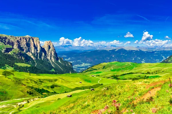 Vue Panoramique Sur Alpe Siusi Groupe Montagne Schlern Seiser Alm Images De Stock Libres De Droits