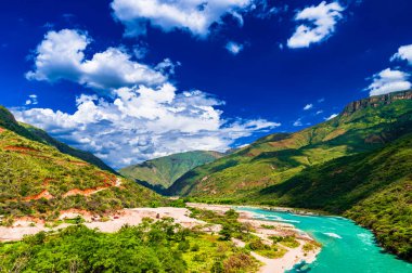 Chicamocha Kanyonu, Kolombiya 'daki Santander Bölümü' nde ulusal aparkın bir parçası. Yüksek kalite fotoniyel 