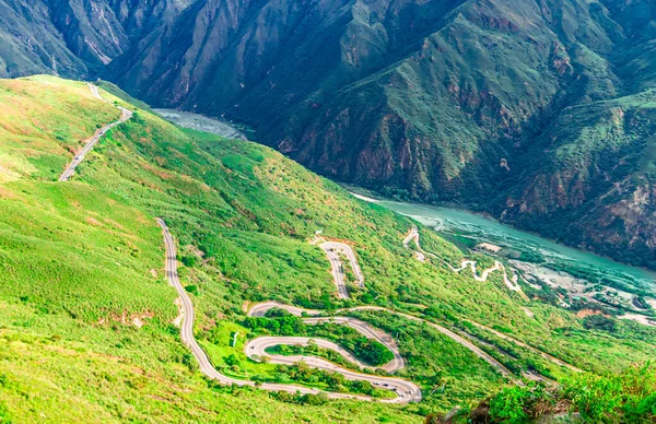 Curvas Rodoviárias Montanhas Verticais Cânion Chicamocha Foto Alta Qualidade — Fotografia de Stock