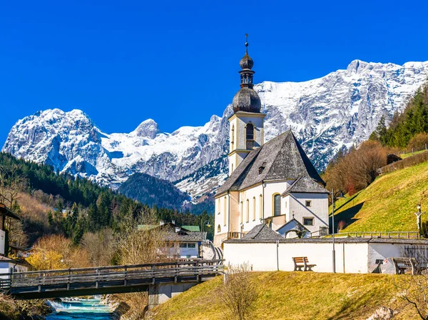 A famosa igreja São Sebastião em Ramsau, Berchtesgaden, Baviera, Alemanha — Fotografia de Stock
