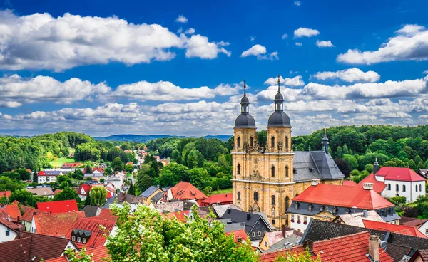 Dorp en Basiliek van Goessweinstein in het Frankische Zwitserland — Stockfoto