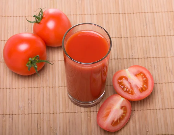 Cam domates domates suyu — Stok fotoğraf