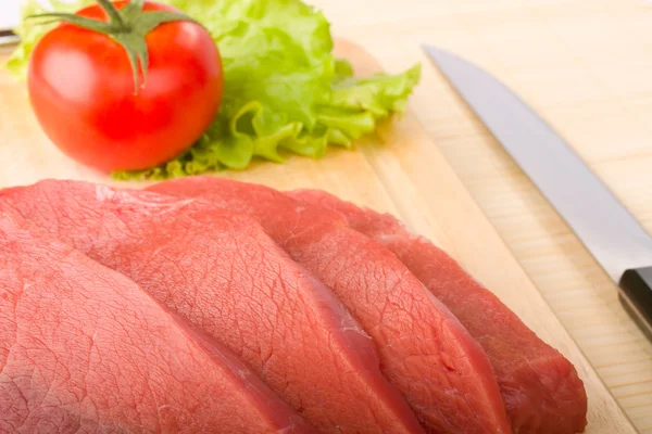 Raw beef meat and tomato — Stock Photo, Image