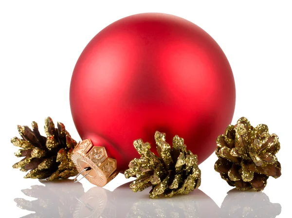 Christmas ball och kottar — Stockfoto