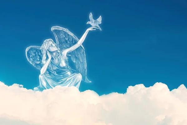 Ангел Белом Облаке Фоне Голубого Ясного Неба Пространством Копирования — стоковое фото