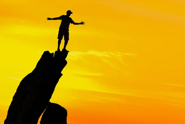 Man Balancing Top Cliff Sunset Sky Background — Stock Photo, Image