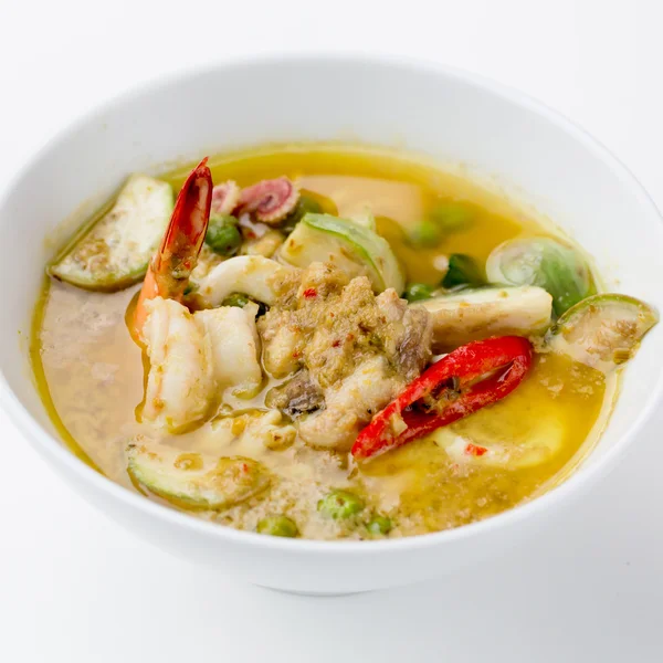 Curry verde tailandés con camarones y pescado — Foto de Stock