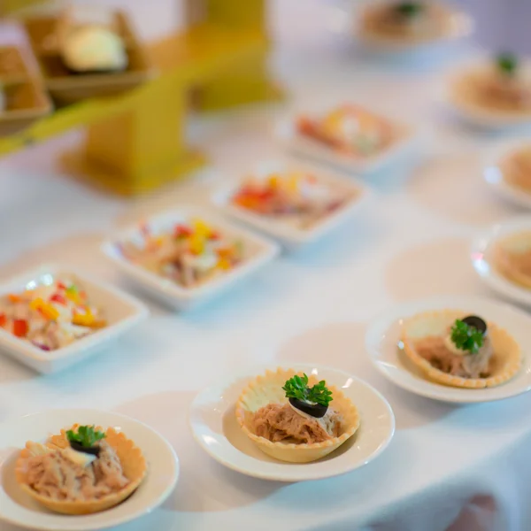 Comida tipo buffet en bandejas - una serie de imágenes RESTAURANTE — Foto de Stock