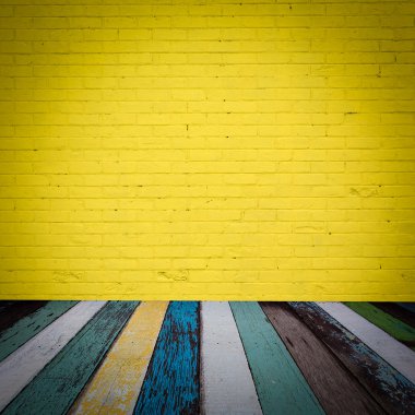 sarı tuğla duvar arka plan ile oda iç