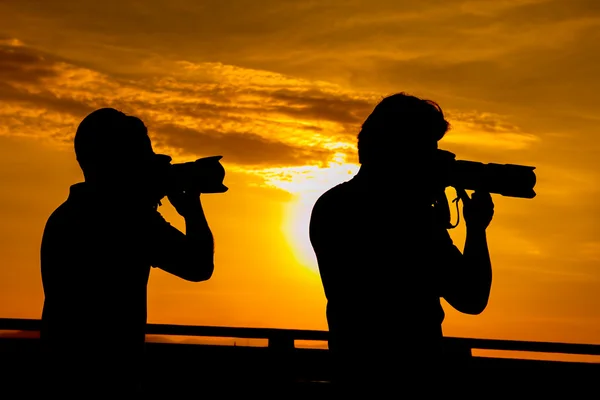 Silhouette of a photographer — Stock Photo, Image