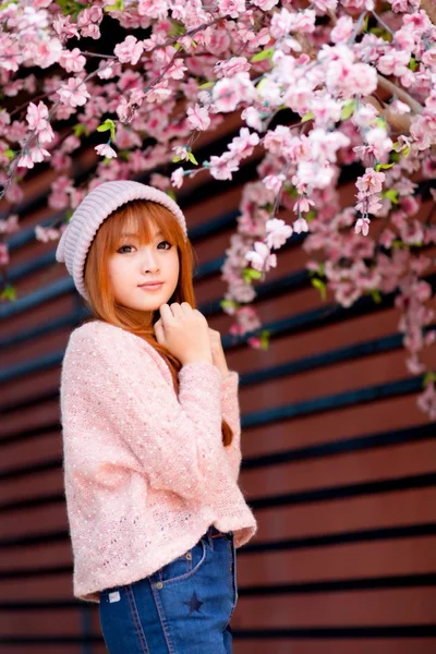 Beautiful asian girl — Stock Photo, Image