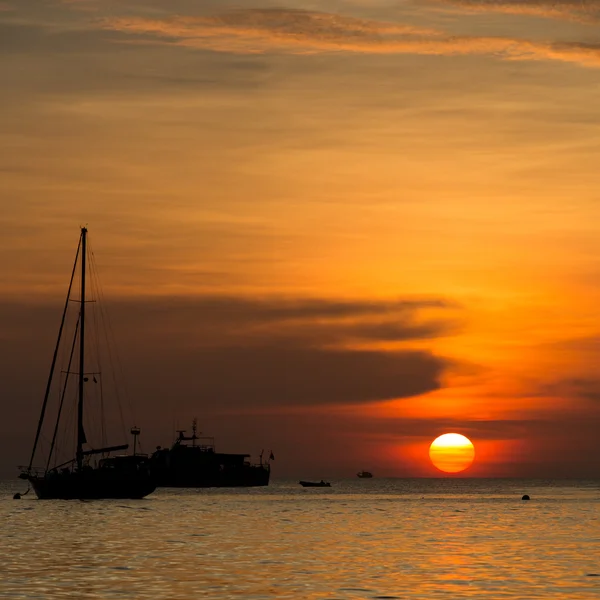 海の上の美しい夕日 — ストック写真