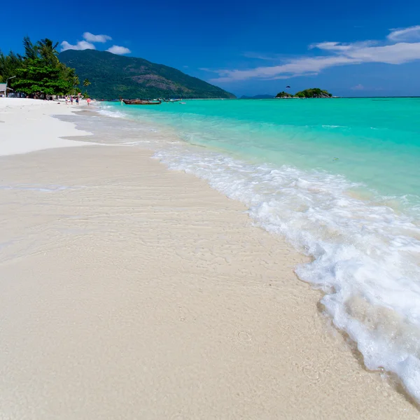 Havet och blå himmel - lipe island thailand — Stockfoto