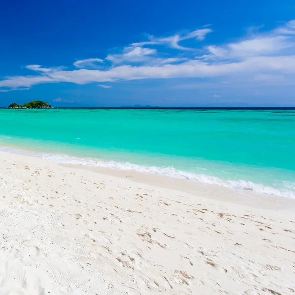 Mar e céu azul - Ilha de Lipe Tailândia — Fotografia de Stock