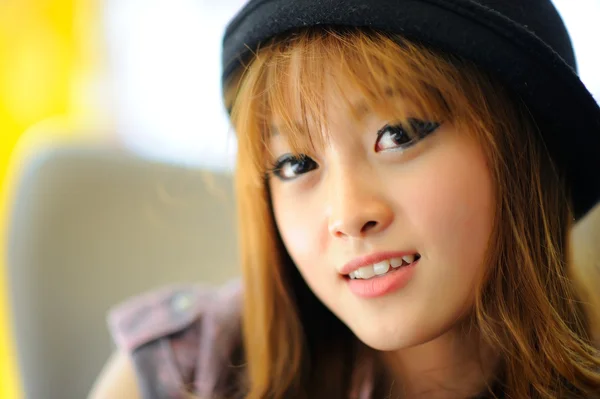 Vacker asiatisk tjej — Stockfoto