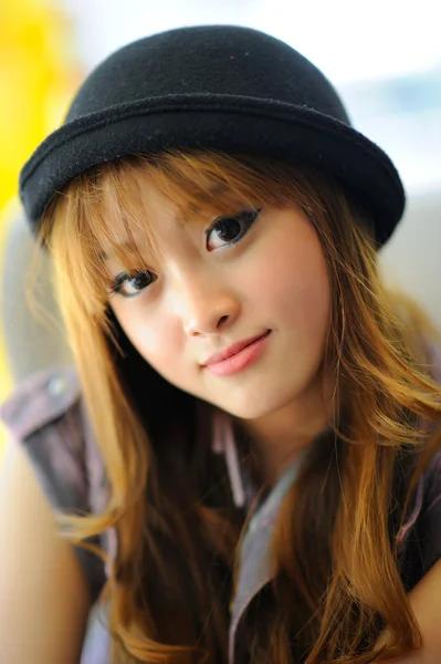 Beautiful asian girl — Stock Photo, Image