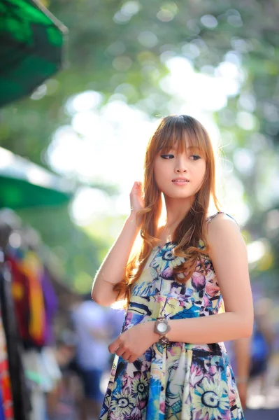 Fată asiatică frumoasă — Fotografie, imagine de stoc