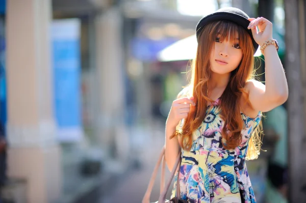 Beautiful asian girl — Stock Photo, Image