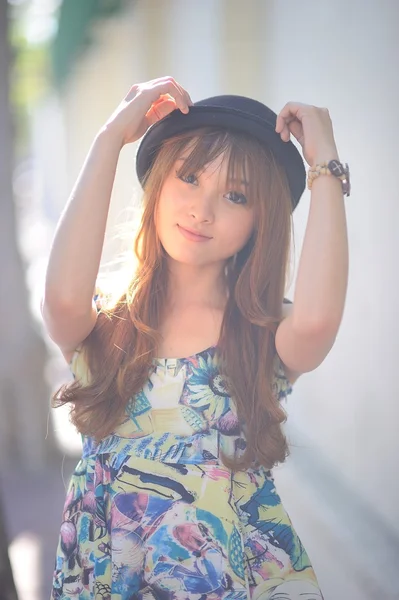 Beautiful asian girl — Stock Photo, Image