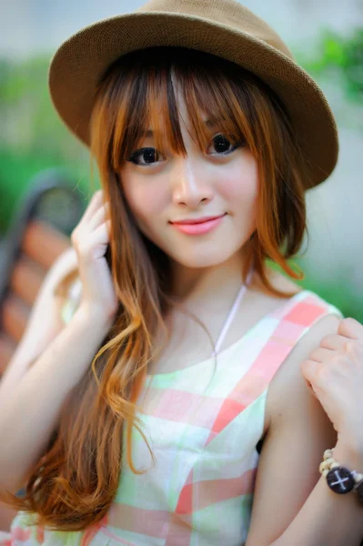 Beautiful asian girl — Stock Photo, Image