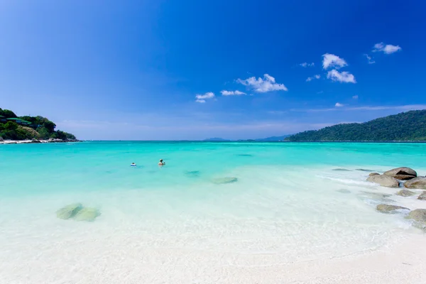 Plaża w zachód słońca czas Tajlandia koh lipe — Zdjęcie stockowe