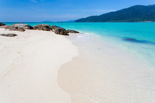 Strand in zonsondergang tijd koh lipe thailand — Stockfoto