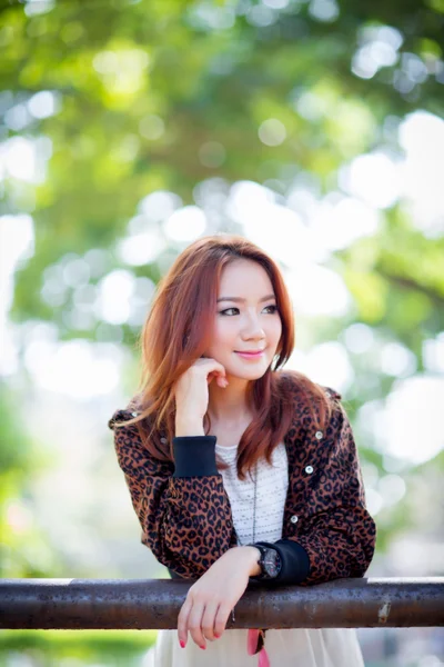 Beautiful asian girl — Stock Photo, Image