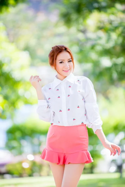 Beautiful asian girl — Stock Photo, Image