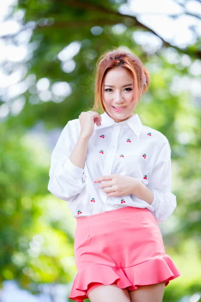 Beautiful asian girl — Stock Photo, Image