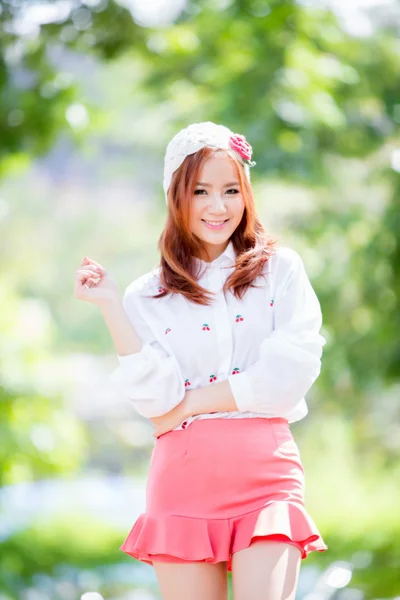 Beautiful asian girl — Stock Photo, Image