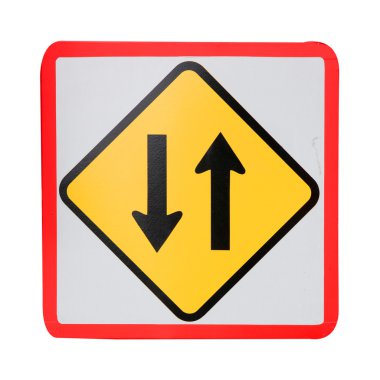 iki yol trafik işaret üstünde beyaz