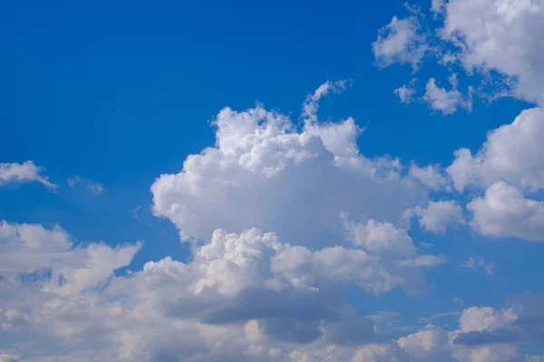 Blå Himmel Med Vitt Moln — Stockfoto