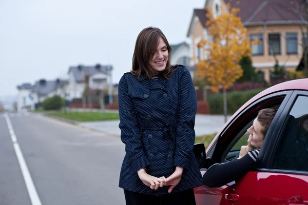 Young woman is talking to man — Stock Photo, Image