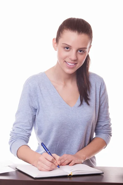 Estudiante escribe en cuaderno — Foto de Stock