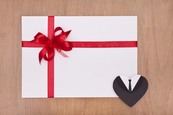 Blank card with red ribbon and male heart — Stock Photo, Image