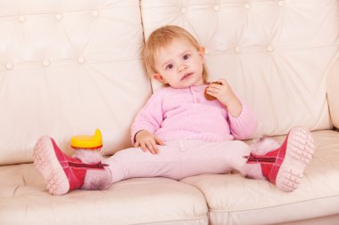 küçük kız sit Divan