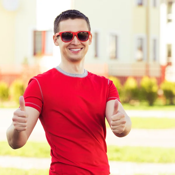 Männer zeigen Zeichen ok — Stockfoto