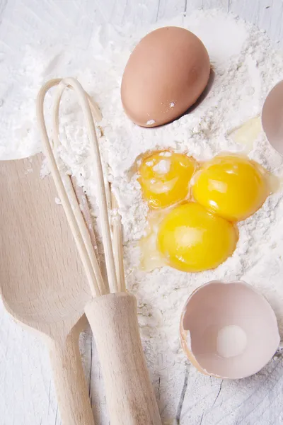 Eier und Mehl — Stockfoto